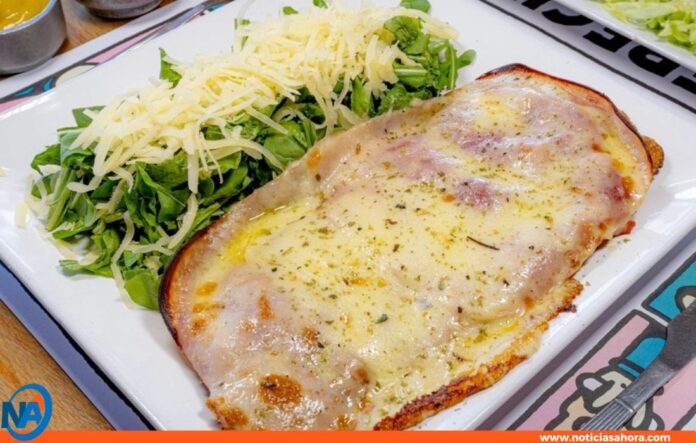 Milanesa de pollo a la napolitana Milanesa de pollo a la napolitana