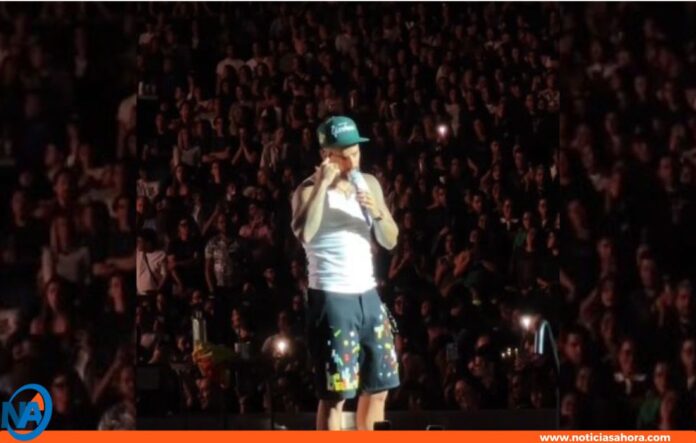 Regaño de Maluma a fan por llevar bebé