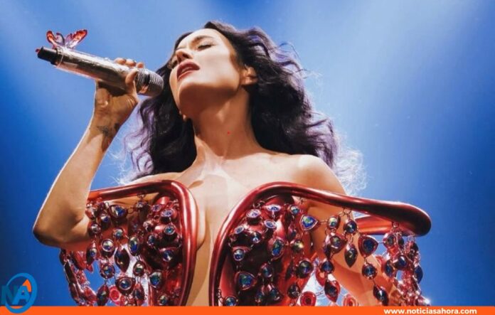 Katy Perry sufre descarga eléctrica en concierto