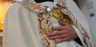 Sacerdote venezolano es detenido en Miami