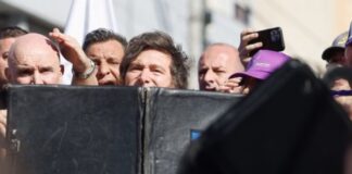 Evacuan a Milei de acto ser atacado
