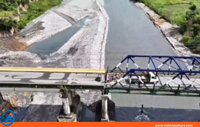 Cedeño reinaugura el puente Río Acarigua Cedeño reinaugura el puente Río Acarigua