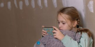Protege a tus Hijos del uso de Redes Sociales