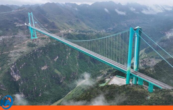 China inaugura el Puente de Huajiang China inaugura el Puente de Huajiang