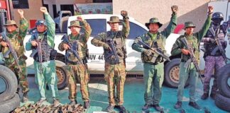 Fanb atrapó a dos irregulares con tres fusiles