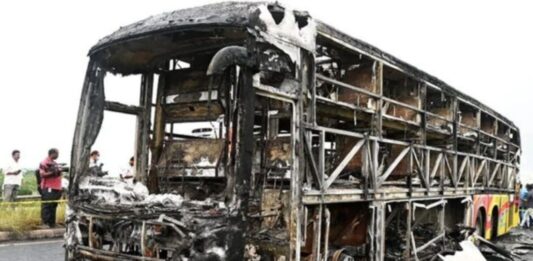 India: 20 muertos en incendio de autobús