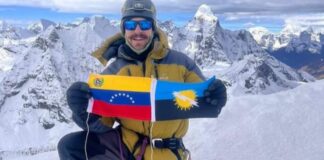 Bandera Nacional en el Himalaya