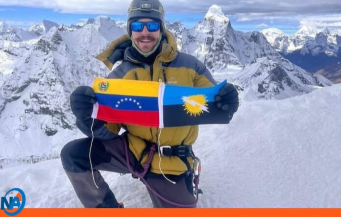 Bandera Nacional en el Himalaya