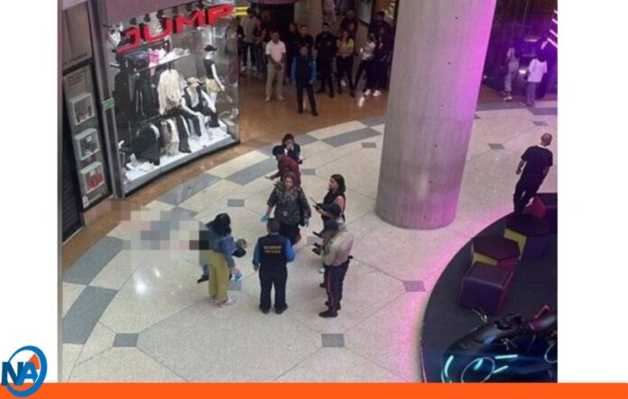 Mujer cae desde piso alto Centro Comercial en Caracas