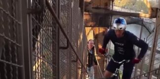 Ciclista Aurélien Fontenoy Escala la Torre Eiffel