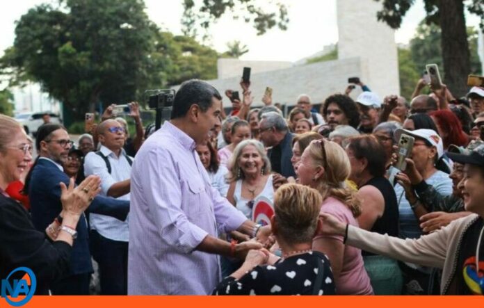 Maduro entrega 