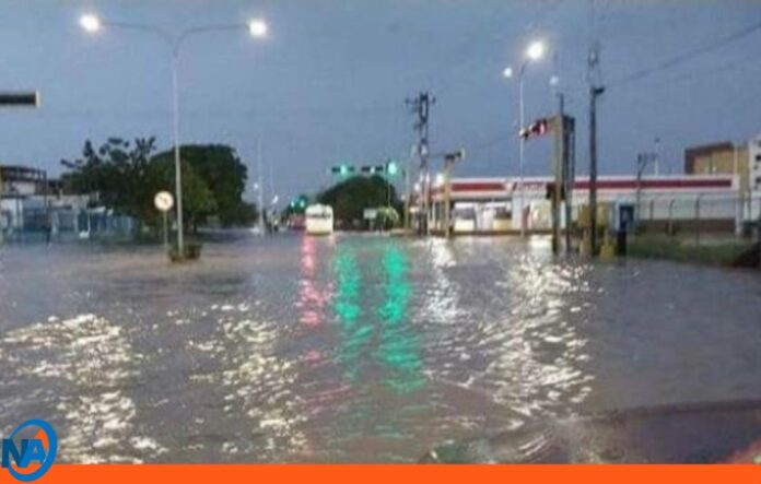 Lluvias intensa dejan calles en Punto Fijo