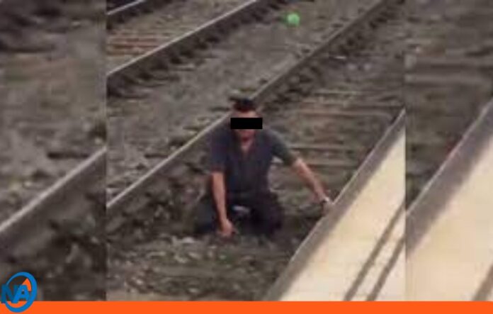 España Hombre se salva ser arrollado el metro