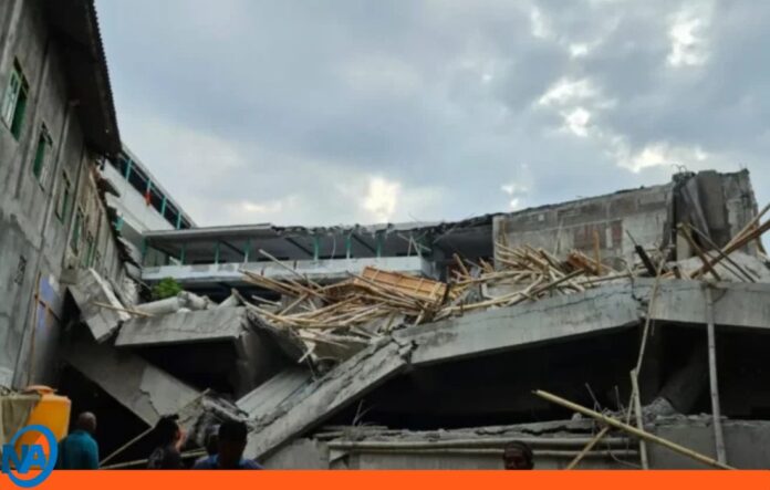 derrumbe internado Indonesia