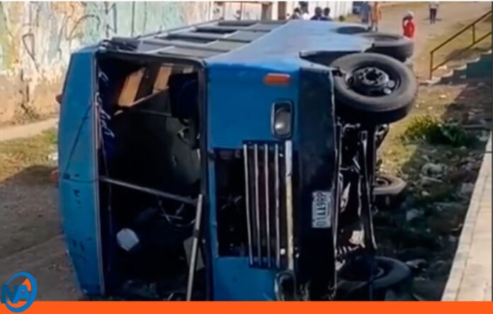 volcamiento autobús Lara volcamiento autobús Lara