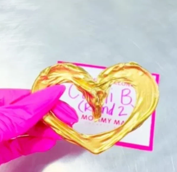 Cardi B cordón umbilical