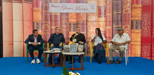 Tarek William Saab presentó Poemario Caracas