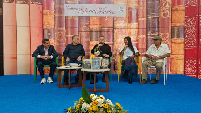 Tarek William Saab Tarek William Saab presentó Poemario Caracas