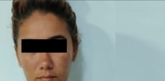 Madre detenida por videos pornografía con sus hijas