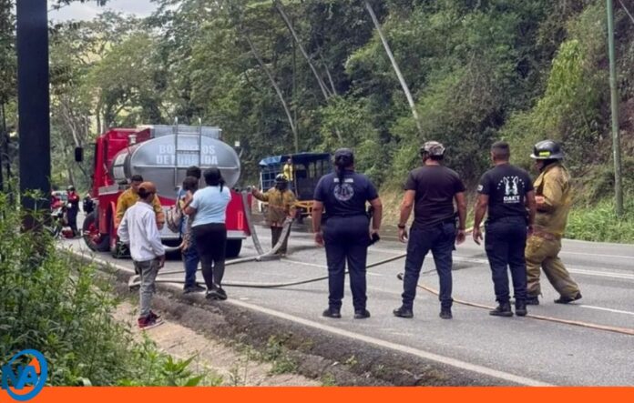 Funcionarios salvan abuelo y nieta en Miranda Funcionarios incendio Miranda