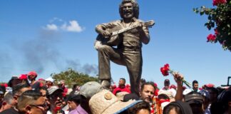 Autoridades y pueblo rinden tributo a Alí Primera