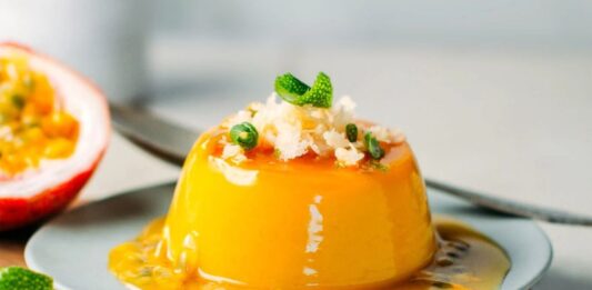 Flan de mango