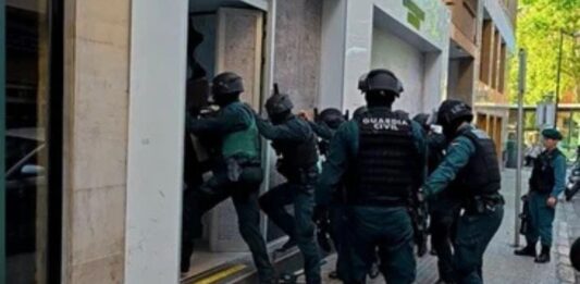 Siete detenidos y víctimas liberadas en España