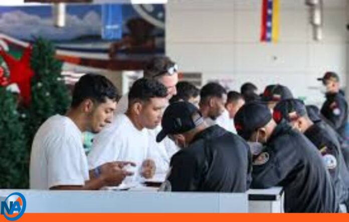 Regresan 136 venezolanos en el vuelo 93 Regresan 136 venezolanos en el vuelo 93