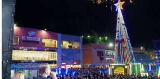 Lacava y Castillo Encendido Navideño en Valencia