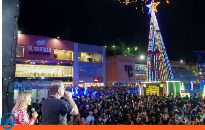 Lacava y Castillo Encendido Navideño en Valencia
