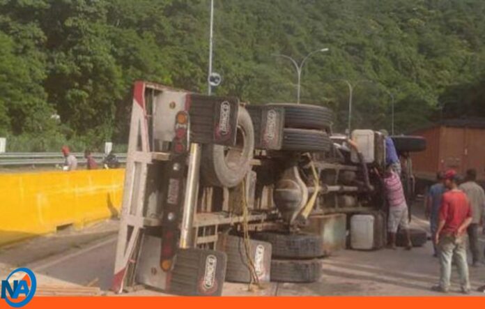 Siniestro vial en Autopista Valencia-Puerto Cabello Siniestro vial en Autopista Valencia-Puerto Cabello