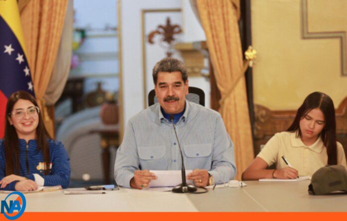 Maduro instala Consejo de Gobierno Estudiantil Maduro instala Consejo de Gobierno Estudiantil