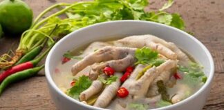 sopa de pata de pollo