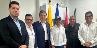 Petro reunión venezolanos