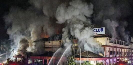 India: incendio de club nocturno