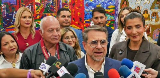 Lacava premios a ganadores del 67º Salón Arturo Michelena