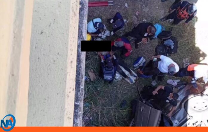 ARC: Camioneta cae de un puente y deja una mujer fallecida ARC: Camioneta cae de un puente y deja una mujer fallecida
