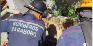Rescatan a mujer tras caer en fosa Cementerio