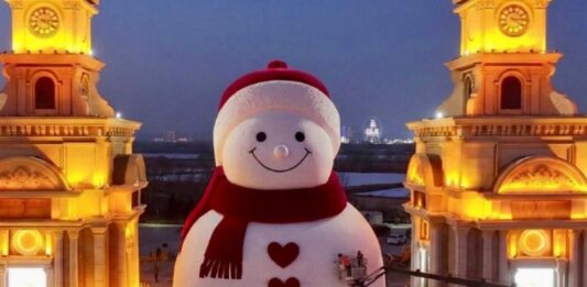 China construye muñeco de nieve