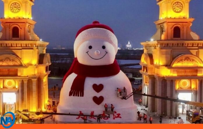 China construye muñeco de nieve