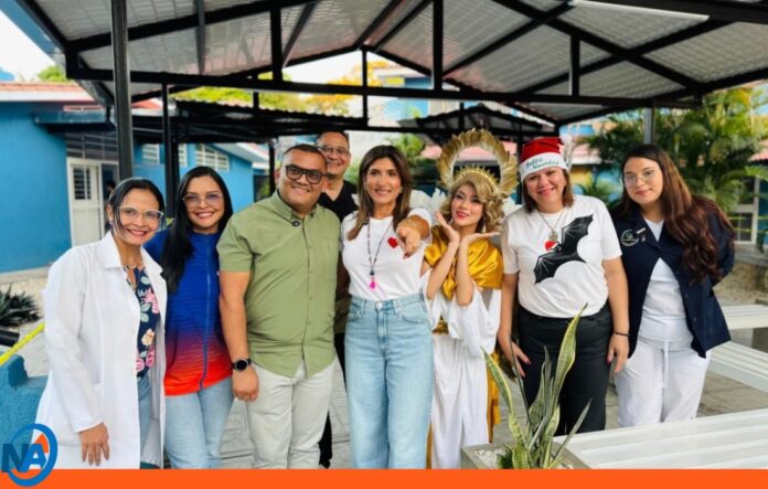 Nancy de Lacava entregó juguetes en Pediatría de la CHET