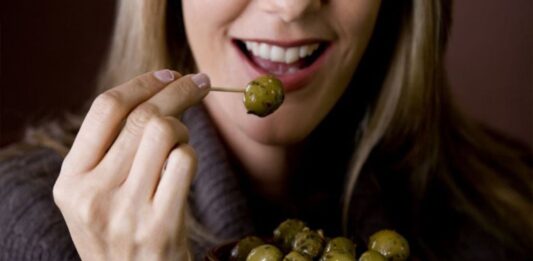 memoria de forma natural comiendo aceitunas