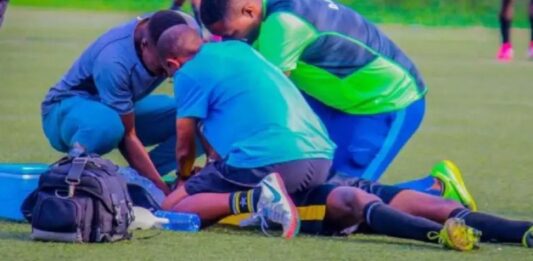 Fallece un futbolista tras asfixiarse con una moneda