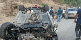 Tres lesionados vuelco en Autopista Regional del Centro