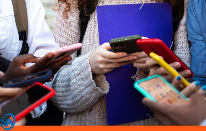 Francia redes sociales menores