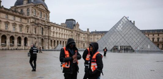Museo del Louvre huelga personal