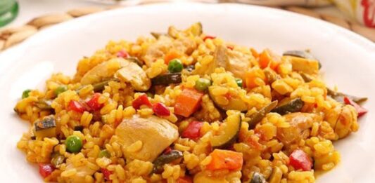 arroz con pollo y vegetales