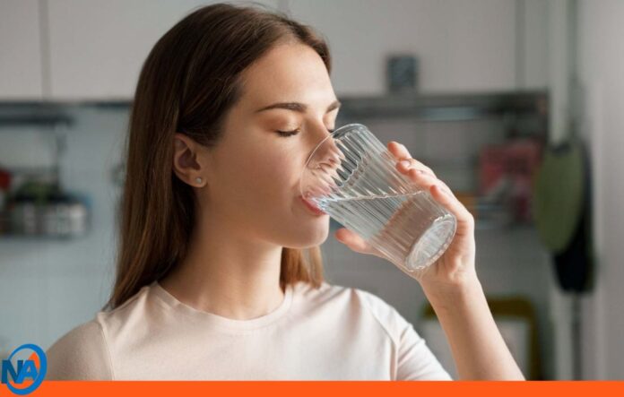 beber agua al despertar transformar tu salud