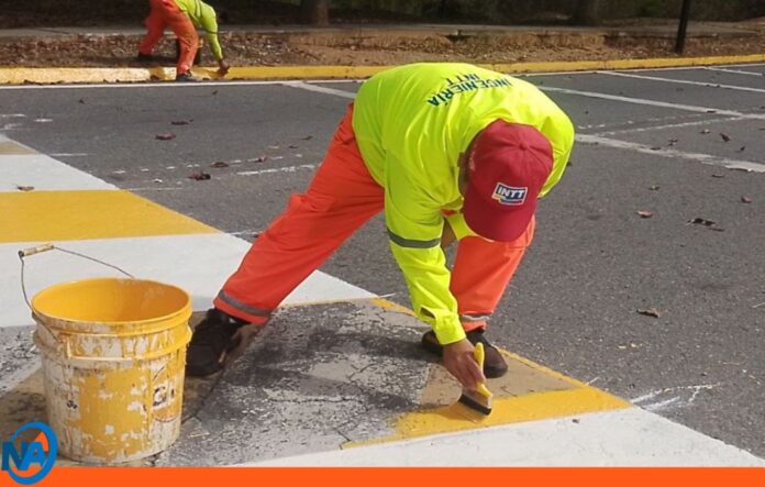 INTT moderniza señalización viales de Fuerte Tiuna INTT moderniza señalización viales de Fuerte Tiuna