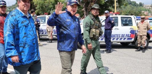 Diosdado Cabello dota unidades de transporte en Trujillo